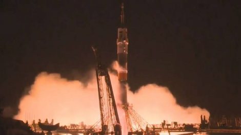 Корабль Союз доставил трех космонавтов на МКС