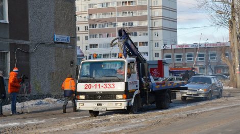 ГИБДД впервые помогла коммунальщикам в уборке снега