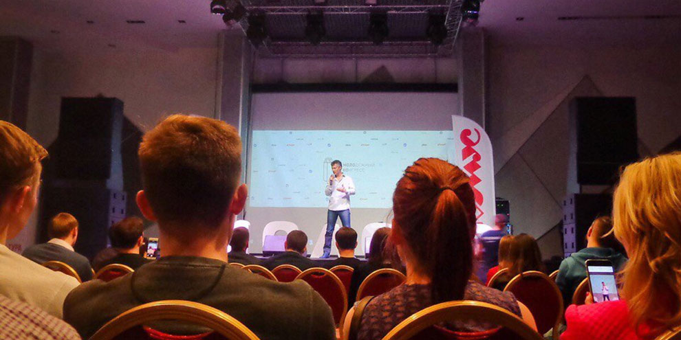 Более 300 молодых людей собрались на дискуссию в ЦК «Урал»