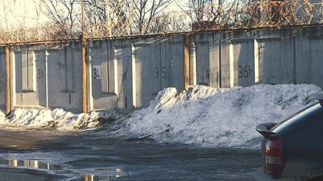 Путин поручил признать парковочные места недвижимостью