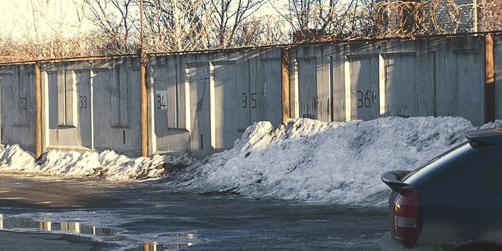 Путин поручил признать парковочные места недвижимостью