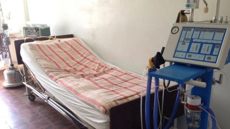 Путин разрешил посещение больных в реанимации