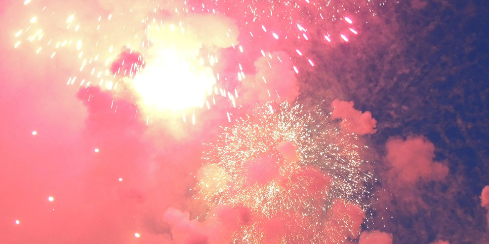 Двенадцать залпов прогремели в честь первого полета в космос