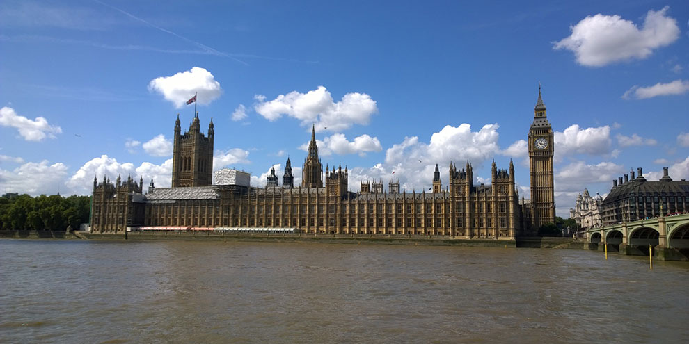 Великобритания упростила процесс оформления виз для россиян