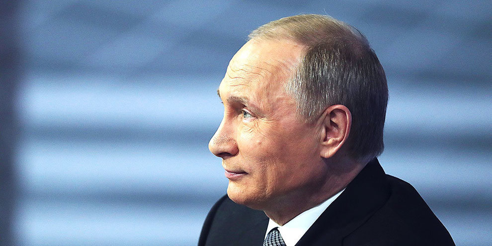 Владимир Путин ответил на вопросы россиян в формате прямой линии