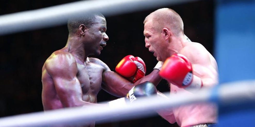 Евгений Куйвашев вручил чемпионский пояс Чарльзу Манючи