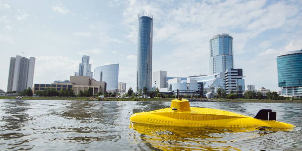 В центре Екатеринбурга всплыла желтая подводная лодка