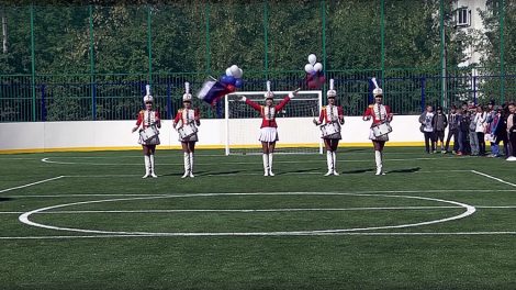 Власти открыли многофункциональный корт на Синих Камнях