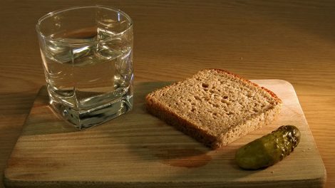 Минимальная цена на водку поднимется до 200 рублей