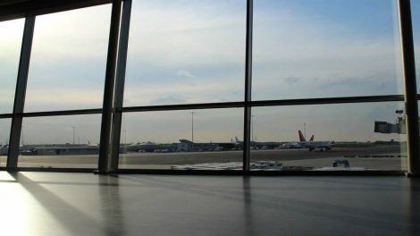 Пассажиры авиакомпании Azur Air 8 часов не могут вылететь из Болгарии в Екатеринбург