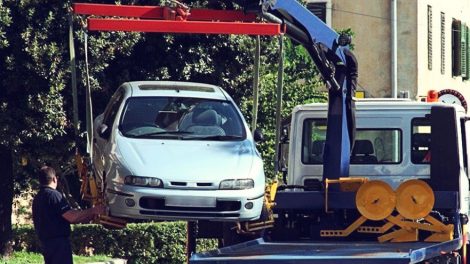 Российским водителям разрешили забирать машины до оплаты эвакуации