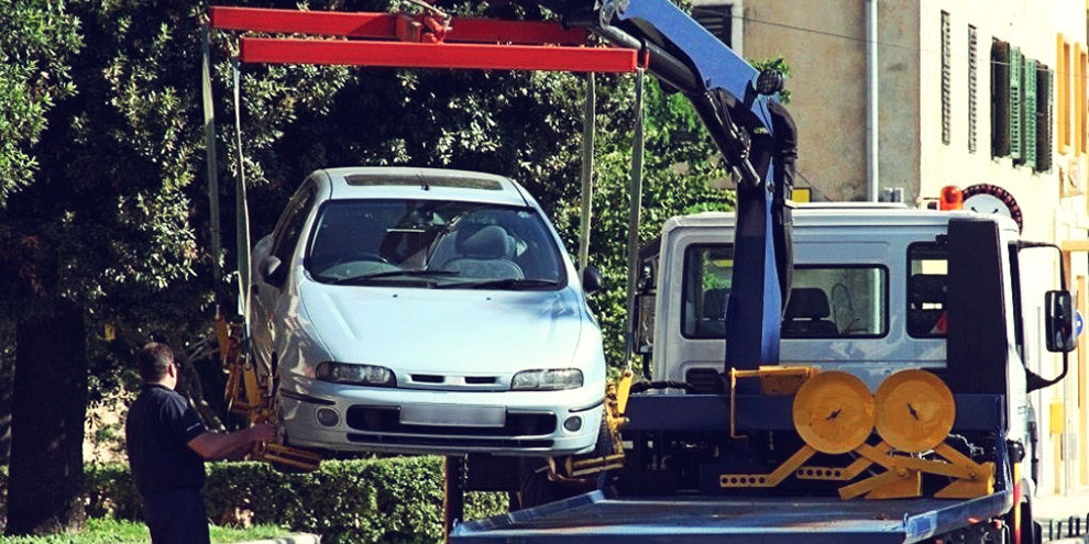 Российским водителям разрешили забирать машины до оплаты эвакуации