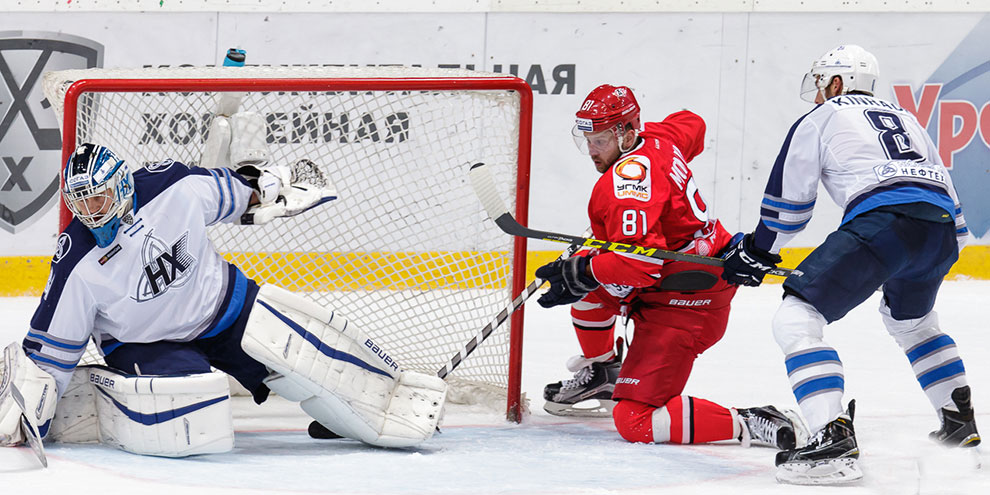 «Автомобилист» в домашнем матче обыграл «Нефтихимик»