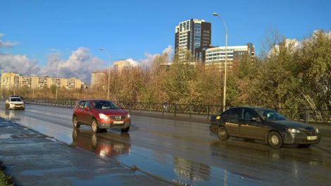 Коммунальные службы начали обработку улиц против гололеда