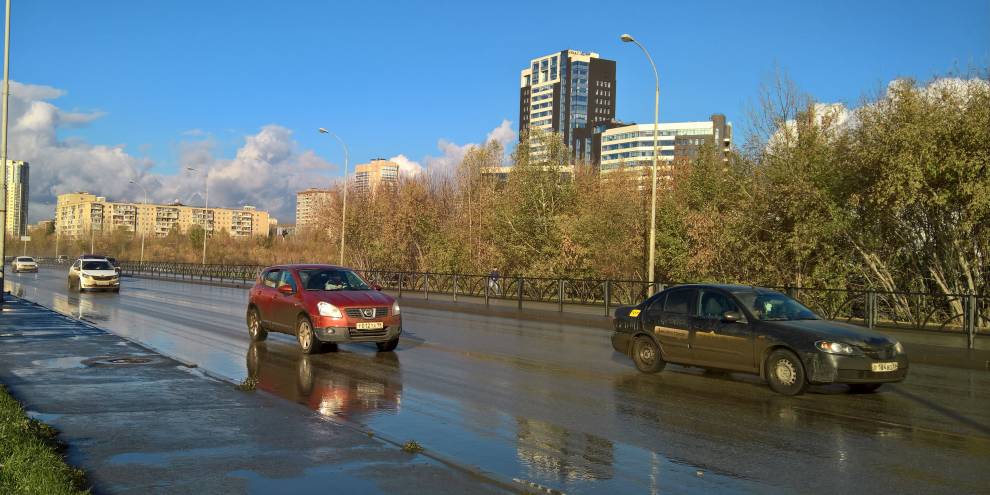 Коммунальные службы начали обработку улиц против гололеда