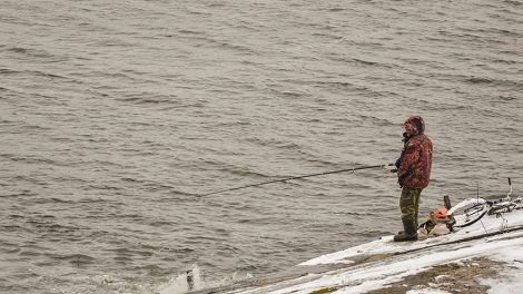 Небрежность на льду приводит к печальным последствиям