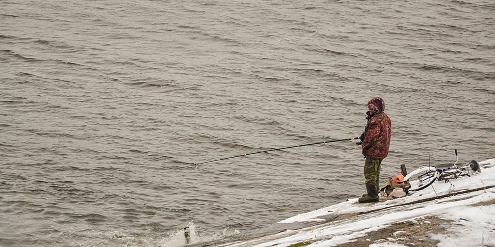 Небрежность на льду приводит к печальным последствиям