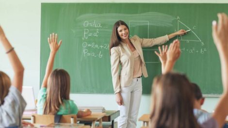 В Екатеринбурге стартовал флэш-моб в честь Дня Учителя