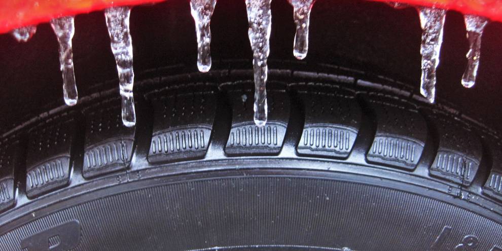 Водителей за езду на летней резине зимой будут штрафовать