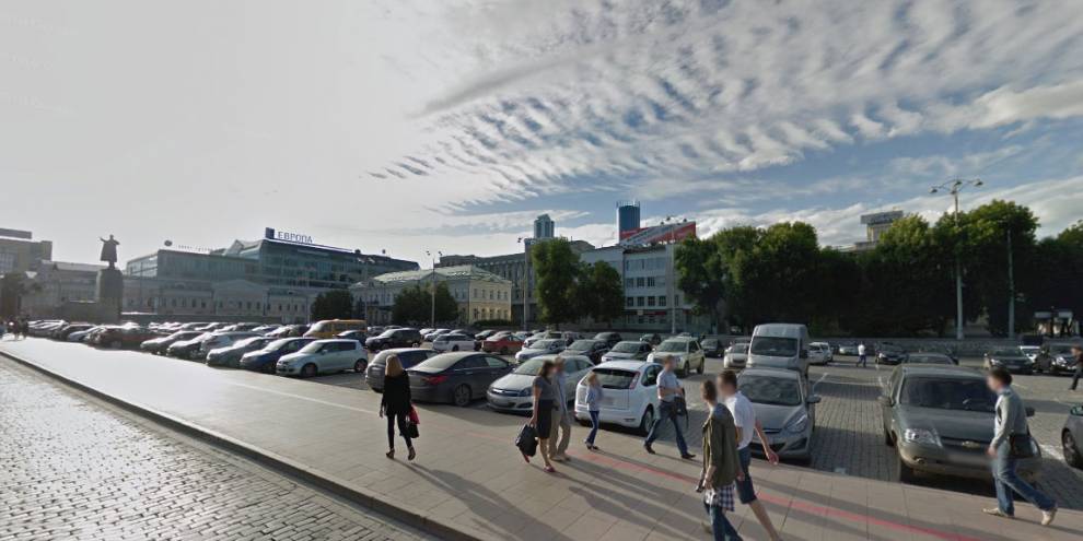 Парковку на площади 1905 года закроют под строительство ледового городка