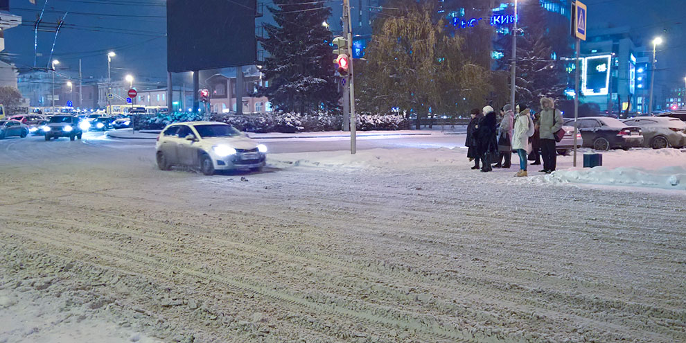 Циклон с обильными снегопадами создаст проблемы на дорогах