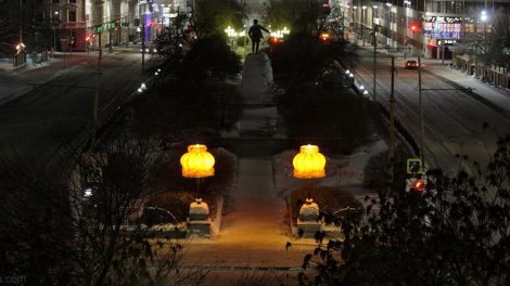 В ночь с 26 на 27 декабря рядом с Оперным театром вернулись абажуры
