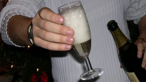 Каждая третья бутылка шампанского не прошла проверку на качество