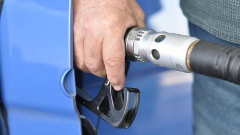 Медведев пригрозил запретить вывоз бензина из России