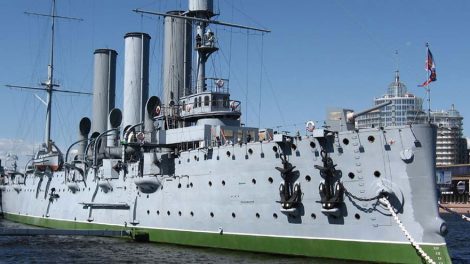 20-метровую копию крейсера “Аврора” слепят к Новому году