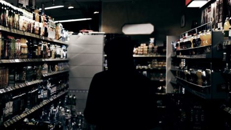 Правительство России ужесточит наказание за незаконную продажу алкоголя