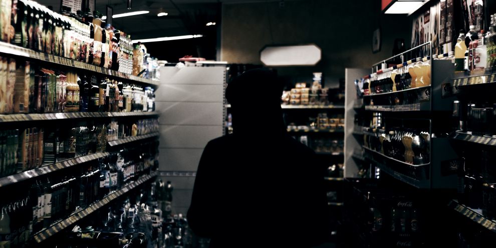 Правительство России ужесточит наказание за незаконную продажу алкоголя