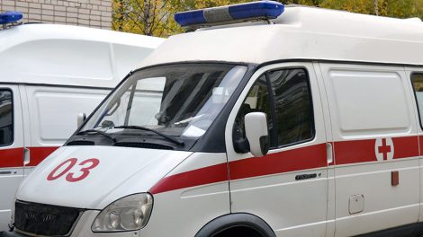 В Екатеринбурге неизвестный напал на прохожих и избил инвалида