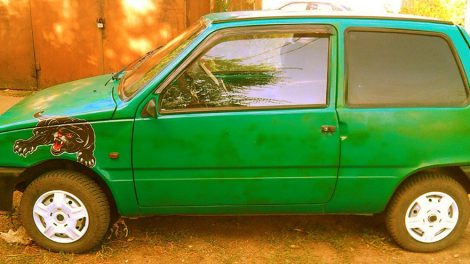 В Екатеринбурге сыграют в автокерлинг с толканием машин “Ока”