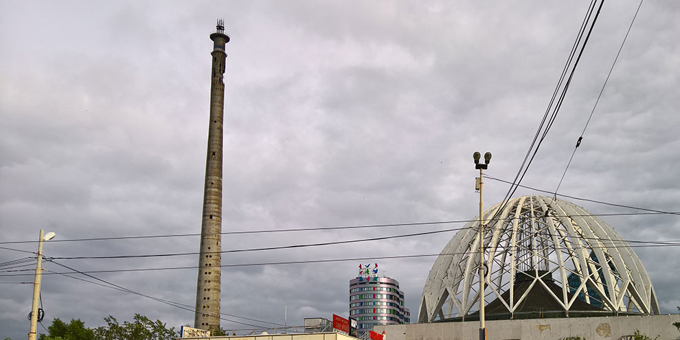 В Екатеринбурге провели митинг против сноса недостроенной телебашни‍