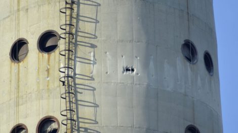 В телебашне, которую готовят к сносу, вырубили отверстия для закладки зарядов