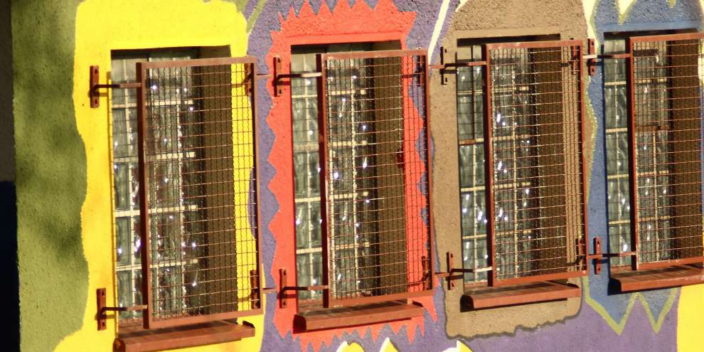 Решетки с окон школ и детских садов снимут в Екатеринбурге