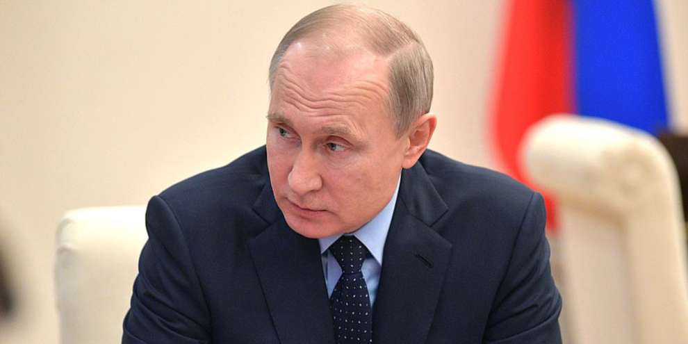 Путин поручил включить вклады малых предприятий в систему страхования