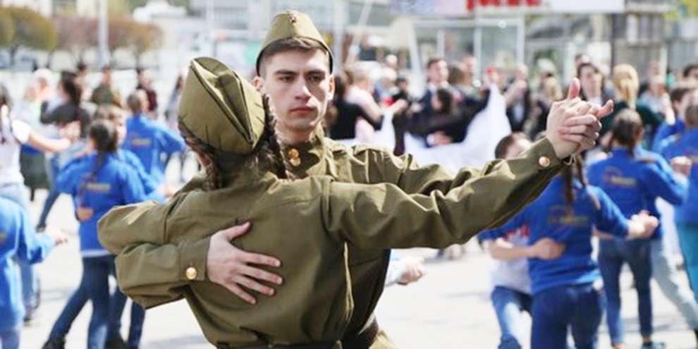Уральские студенты закружатся в военном вальсе в День Победы