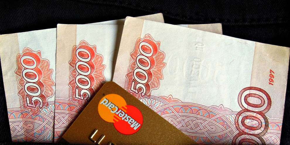 Названы самые высокооплачиваемые и низкооплачиваемые работники в России