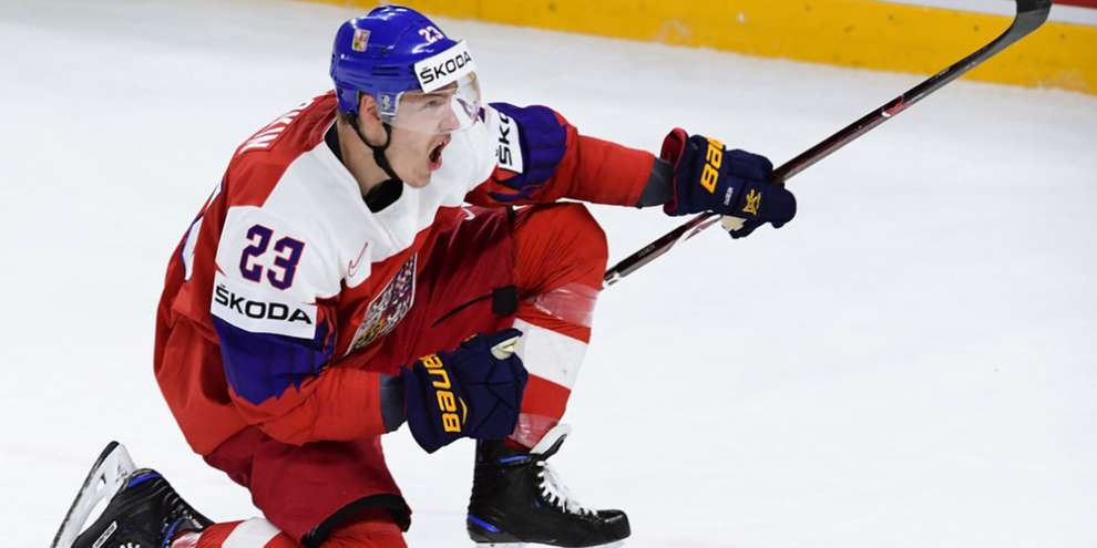 Хоккей: Россия потерпела первое поражение на чемпионате мира