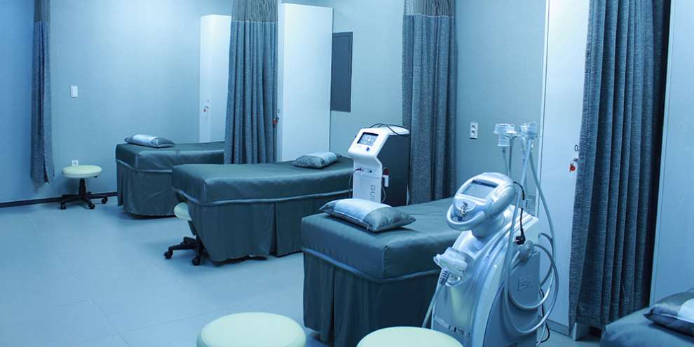 62 маленьких свердловчанина отравились едой в детском лагере