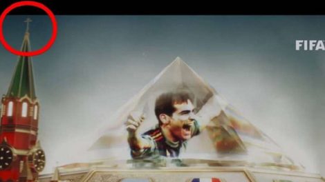 В официальной заставке FIFA, вместо красной звезды на Спасскую башню поместили крест