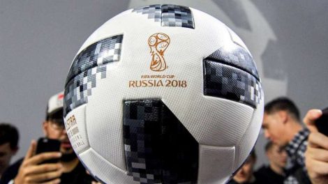 Виталий Мутко утопил в Байкале официальный мяч ЧМ-2018