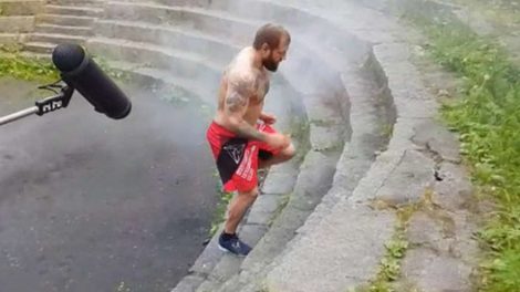 Александр Емельяненко прилетел в Екатеринбург на бой с Виктором Пештой