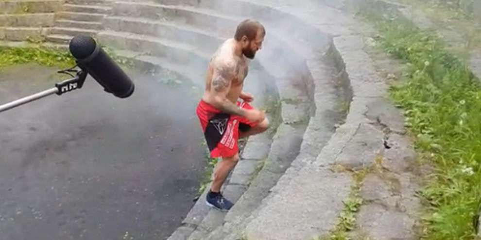 Александр Емельяненко прилетел в Екатеринбург на бой с Виктором Пештой