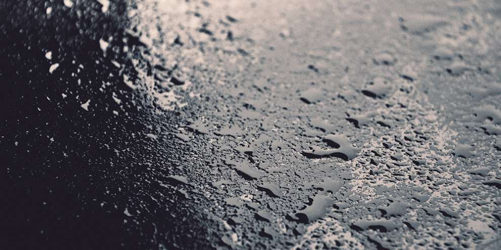 В центре Каменска-Уральского на дорогу вытекла тонна серной кислоты