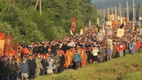 Сто тысяч верующих приняли участие в крестном ходе