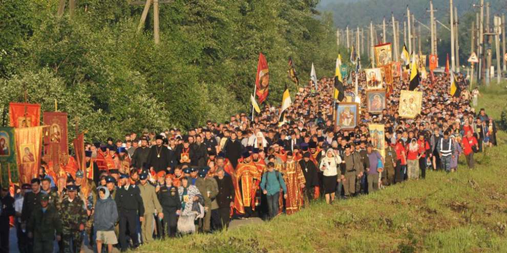 Сто тысяч верующих приняли участие в крестном ходе