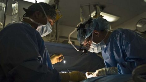 В реанимационные отделения больниц разрешили пускать родственников