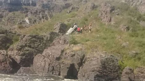 Под Каменском-Уральским с обрыва сорвался автомобиль. Фото